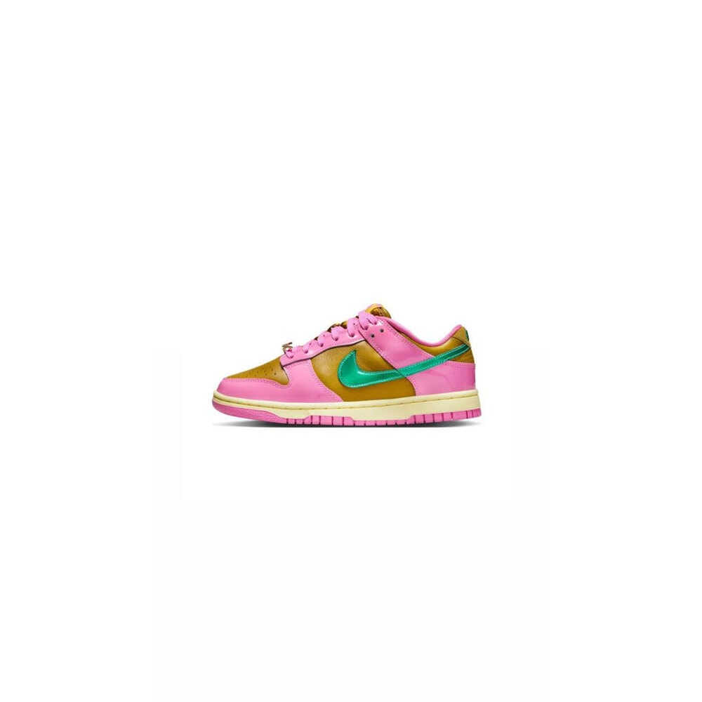 Nike DUNK LOW X PARRIS GOEBEL görsel 2