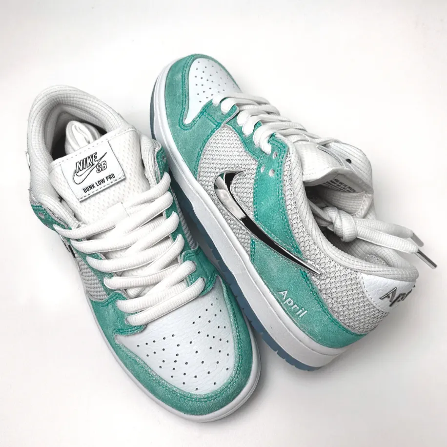 NIKE SB DUNK LOW APRIL SKATEBOARDS görsel 3