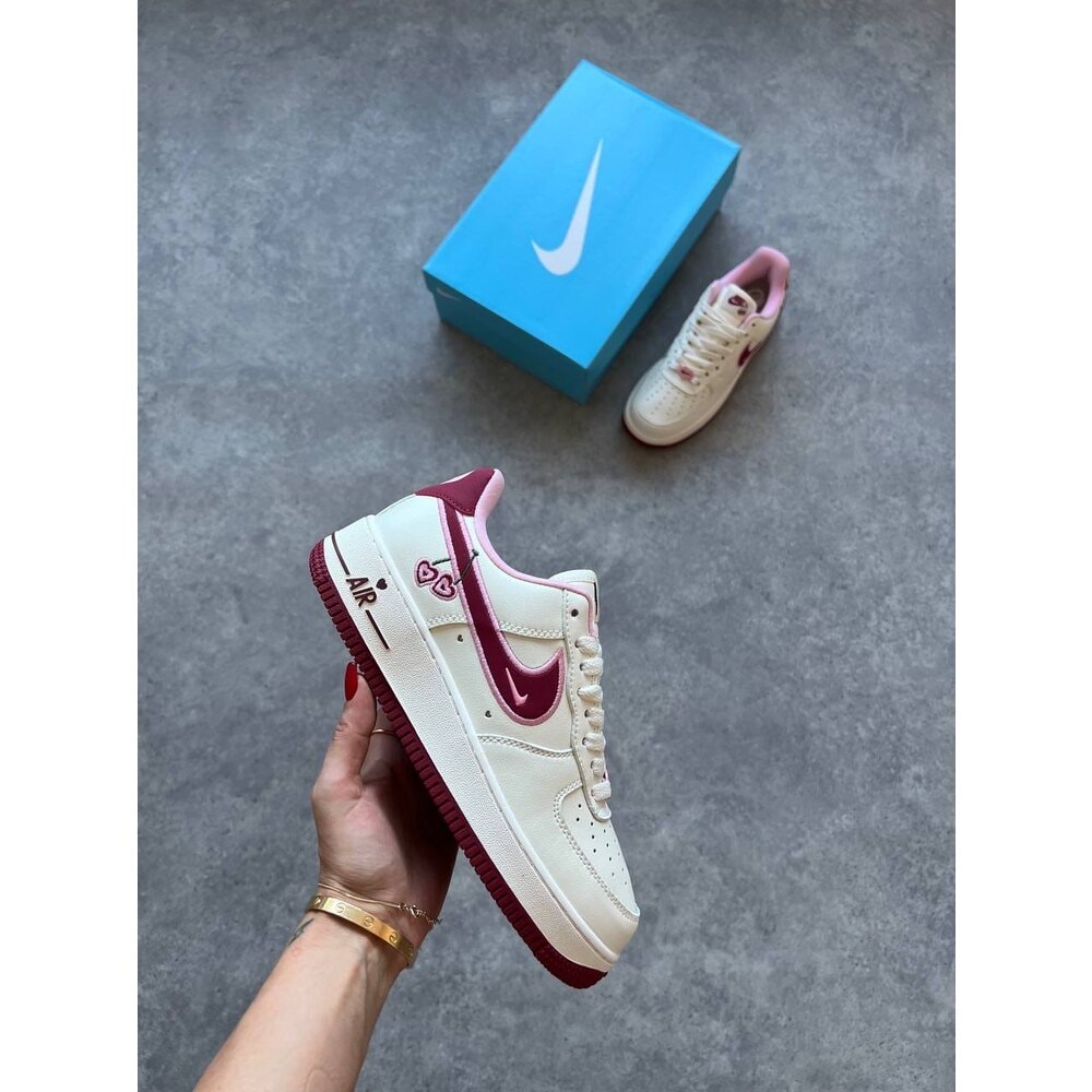 Nike Air Force Valentines Day görsel 2
