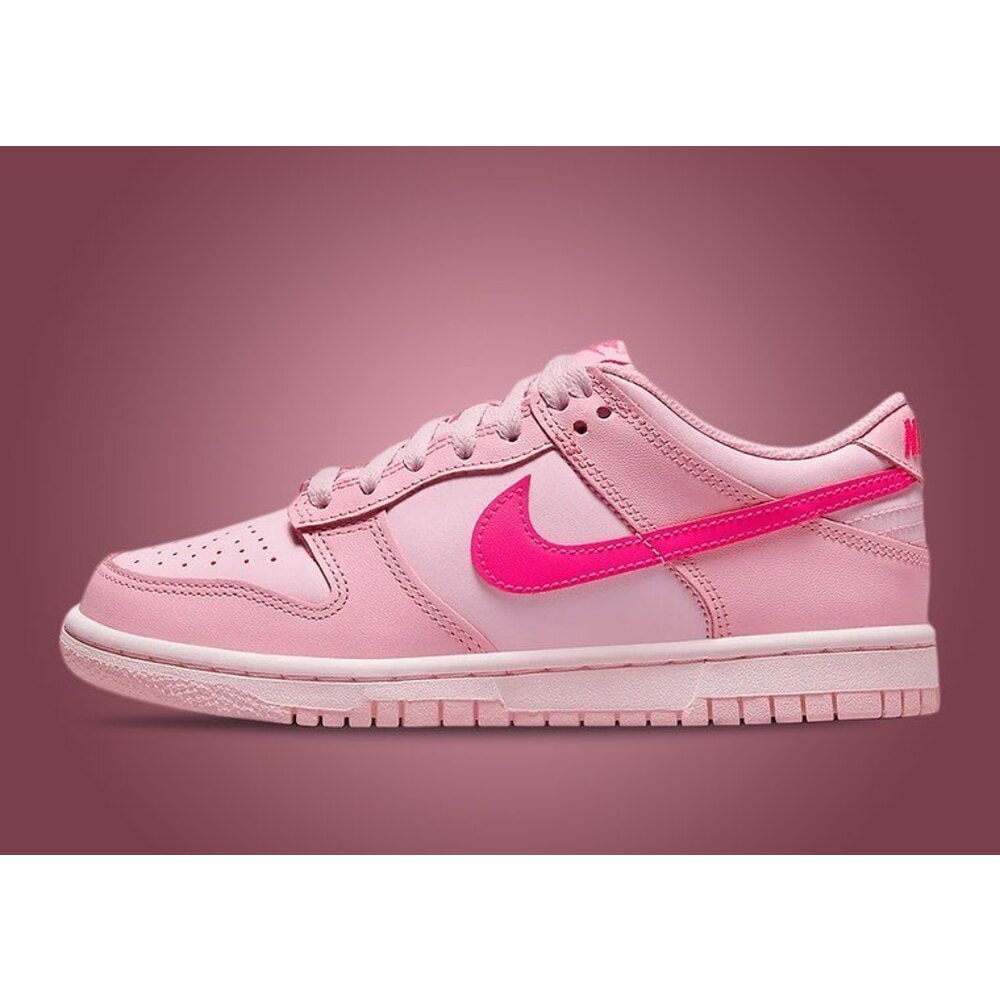 Nike SB Dunk Low Triple Pink