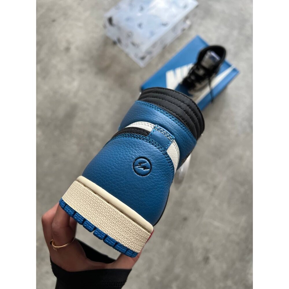 Nike Air Jordan 1 High X Travis Scott Fragment Design görsel 2