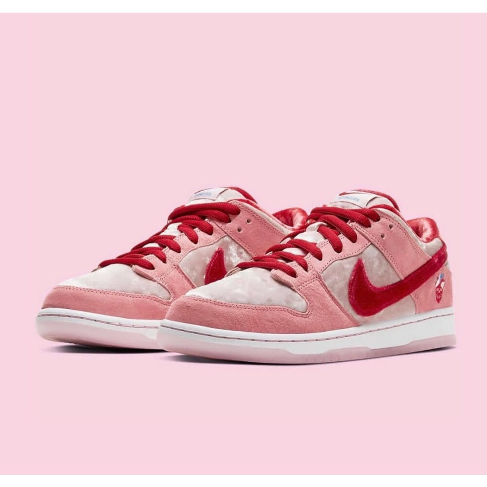 Nike Dunk Low Stranglove Valentines görsel 2