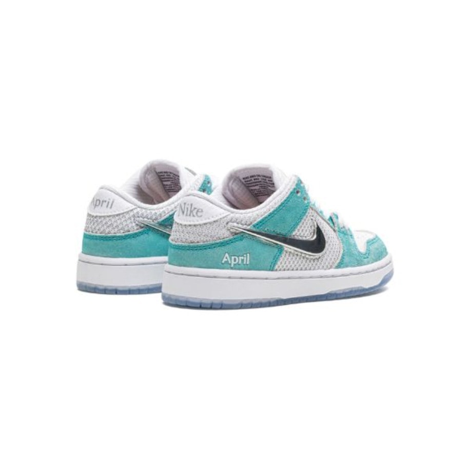 NIKE SB DUNK LOW APRIL SKATEBOARDS görsel 2