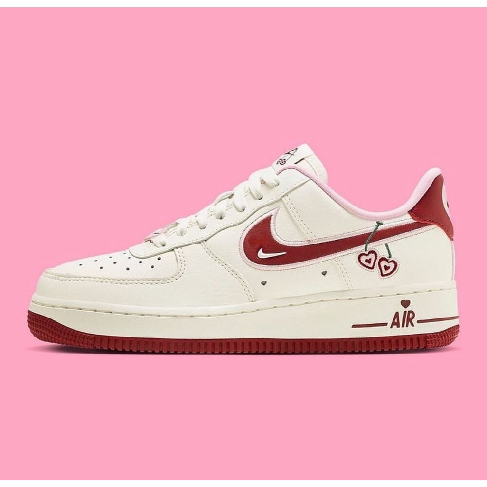 Nike Air Force Valentines Day görsel 5