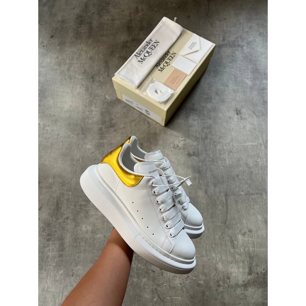 Alexander McQueen Gold görsel 2