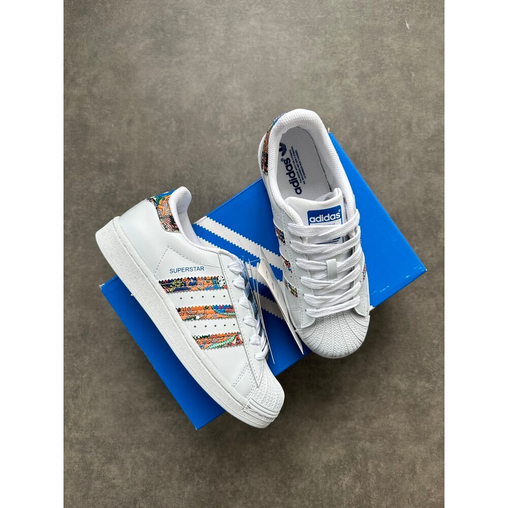 Adidas Superstar “Flowers” görsel 2