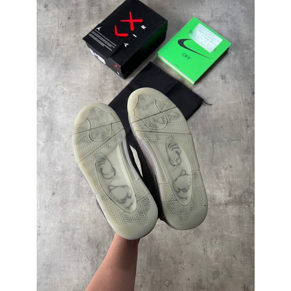 Nike Air Jordan Retro 4 Kaws görsel 2