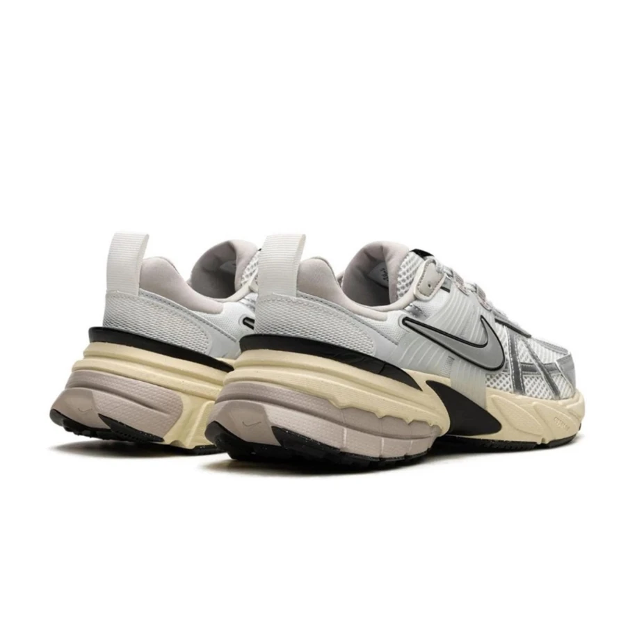 Nike V2K Run Summit White Metallic Silver görsel 3