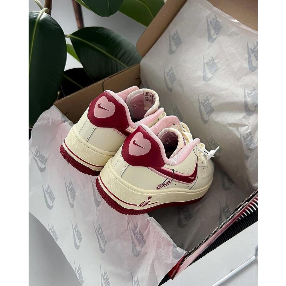 Nike Airforce Low “ Valentines Day '' görsel 2