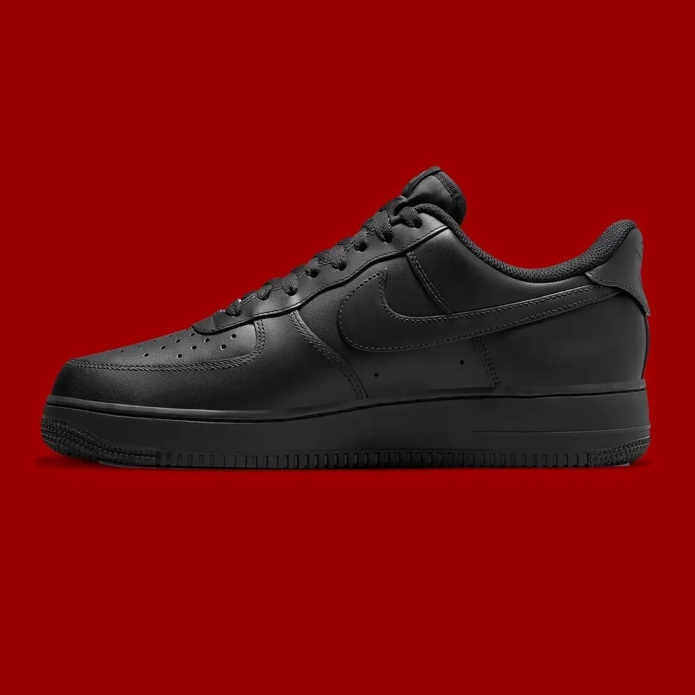 Nike Air Force 1 Black görsel 2