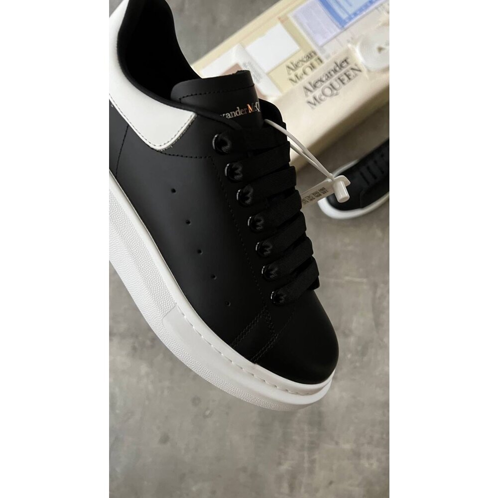 McQueen Siyah Beyaz Erkek görsel 3