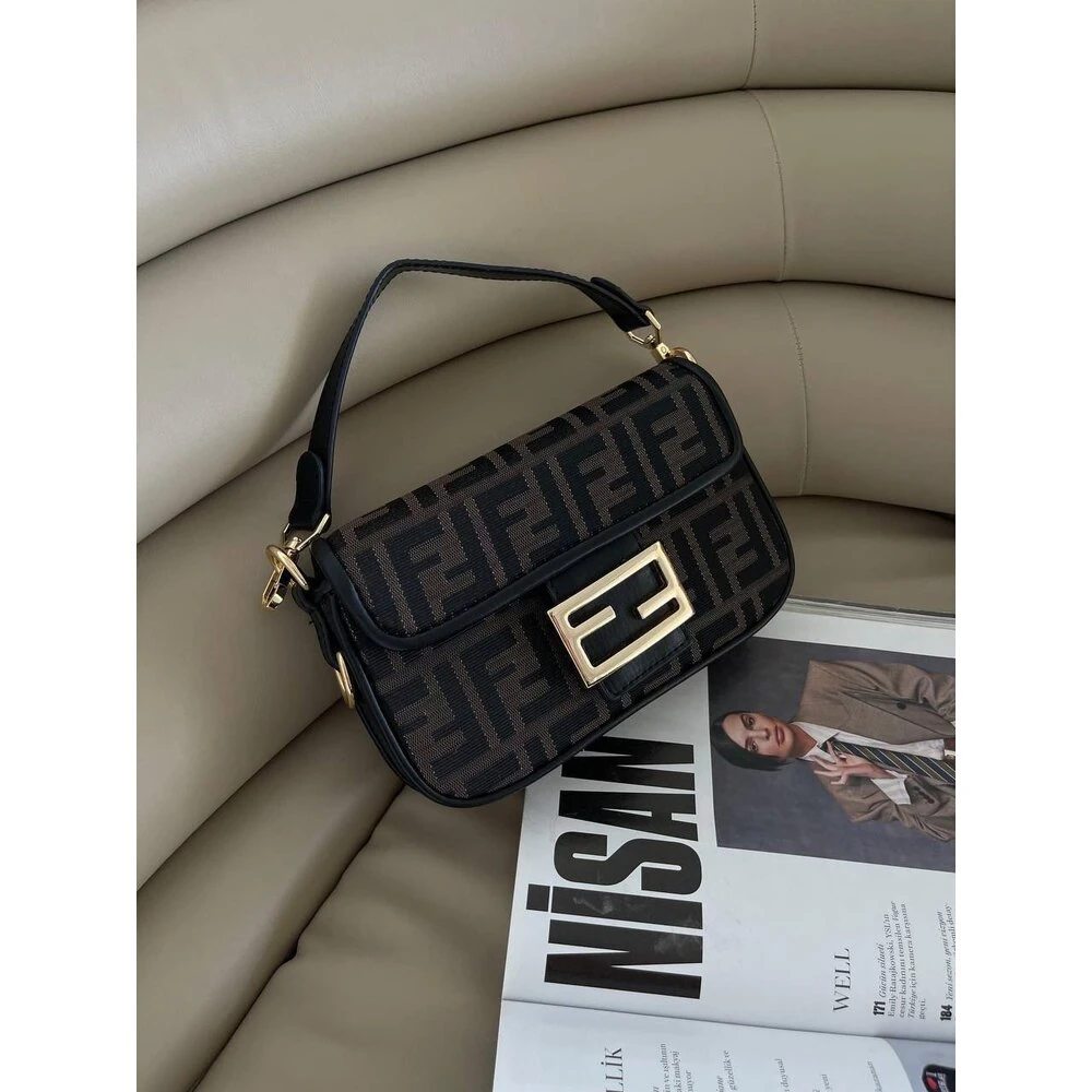 Fendi Baget Mini Bag Monochrome görsel 2