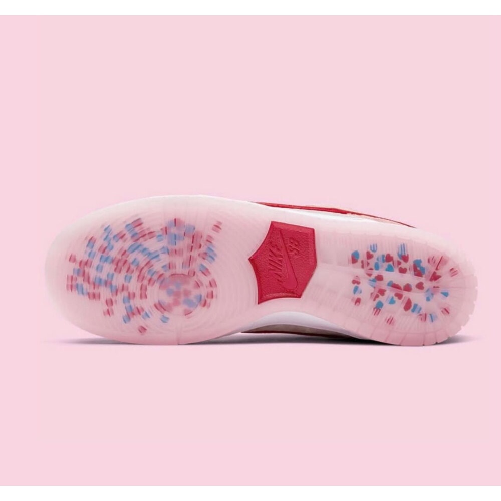 Nike Dunk Low Stranglove Valentines görsel 3