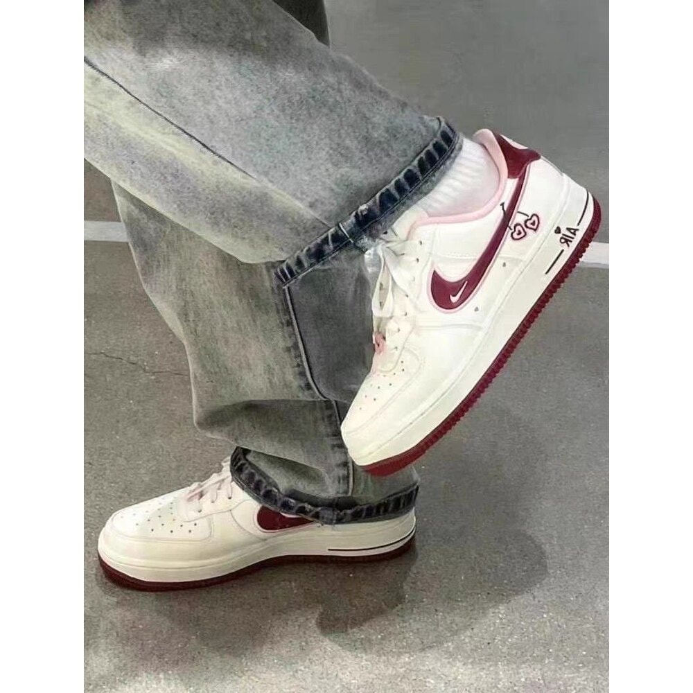 Nike Airforce Low “ Valentines Day '' görsel 4