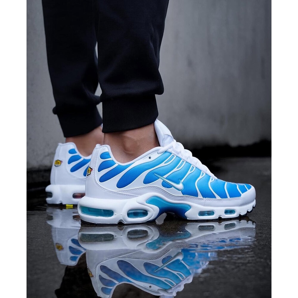 Air Max TN Plus Returns in an OG White/Blue Colorway görsel 3